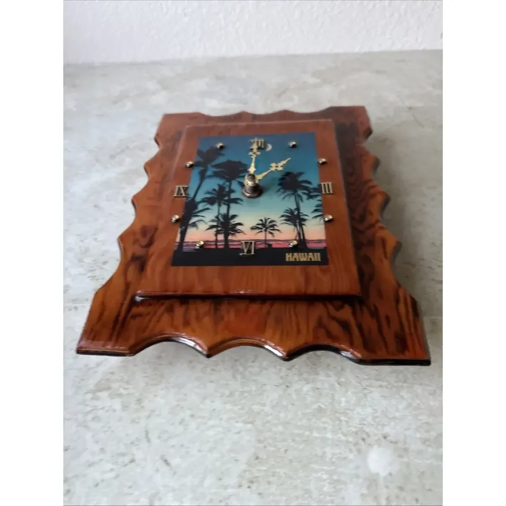 Vintage Hawaiian Sunset Lacquered Wooden Clock ~ Roman Numerals ~ READ